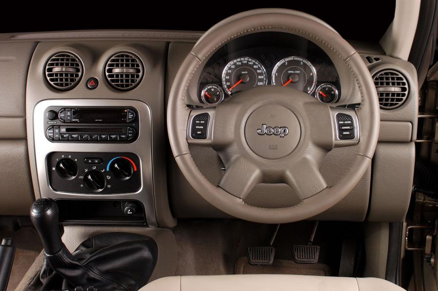 Jeep Cherokee 2002 года  (фото 7 из 130)